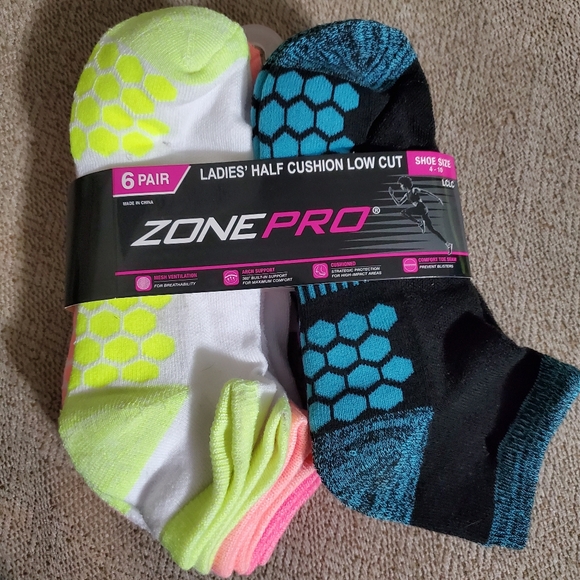 New 6 Pair Zone Pro Ladies' Low Cut Socks Black White Size 4-10 - Picture 1 of 3
